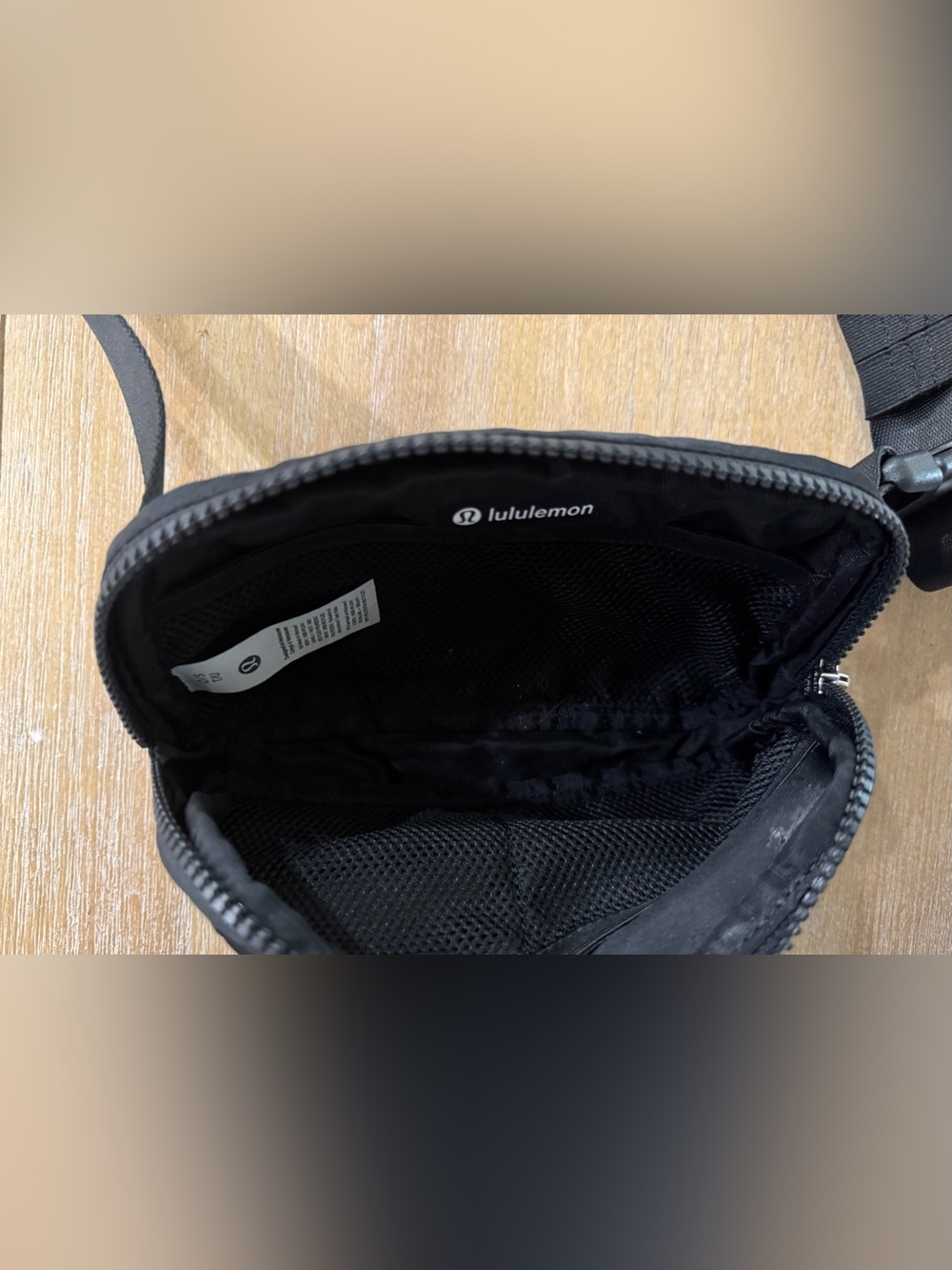 Lululemon Everywhere Belt Bag in Black 1L - Picture 3 of 5